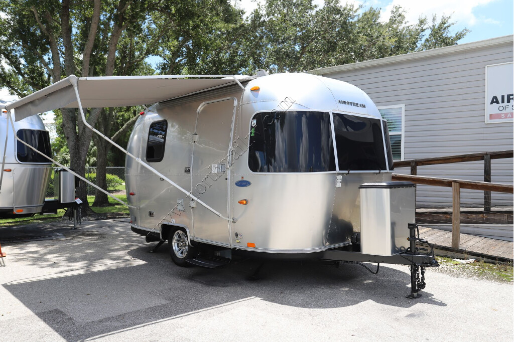 Travel trailer for veteran transitional housing